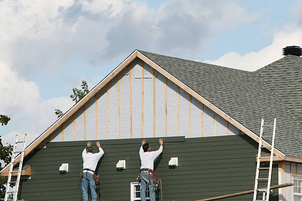 Professional Siding Installation technician working in Sparta, IL